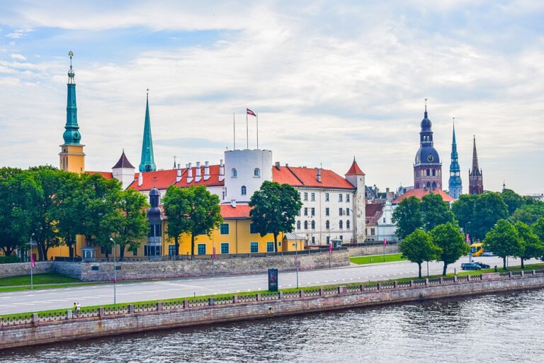 Interesting Facts about Latvia in Hindi | लातविया एक खुबसूरत देश