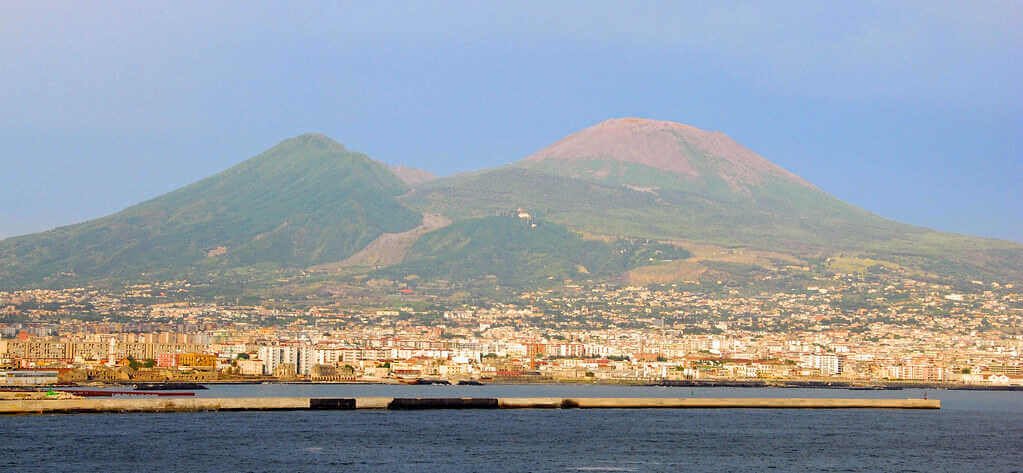 यह है दुनिया के 10 प्रलयकारी ज्वालामुखी, जो कर सकते है पृथ्वी को तबाह | Top 10 Most Dangerous Volcanoes in The World